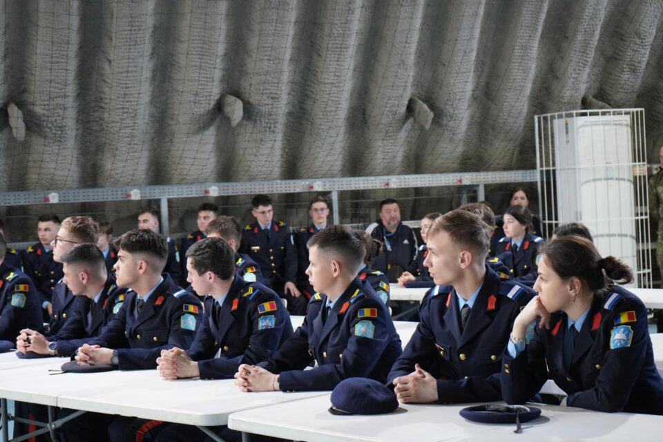 Orientare in carieră pentru elevii militari