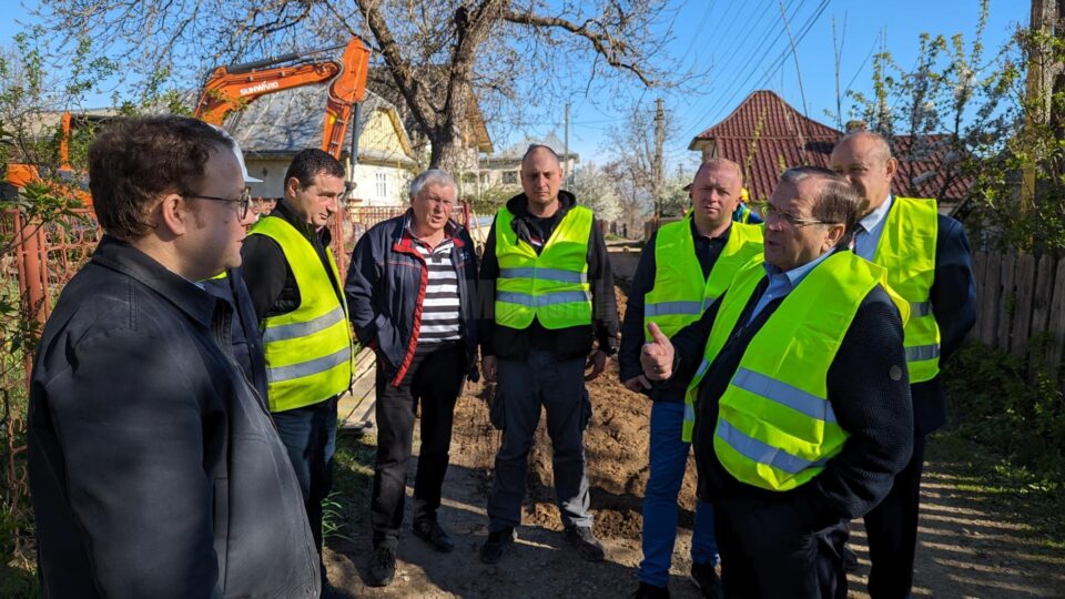 Preșdintele CJ Suceava, Gheorghe Flutur, a verificat șantierele din comuna Șcheia