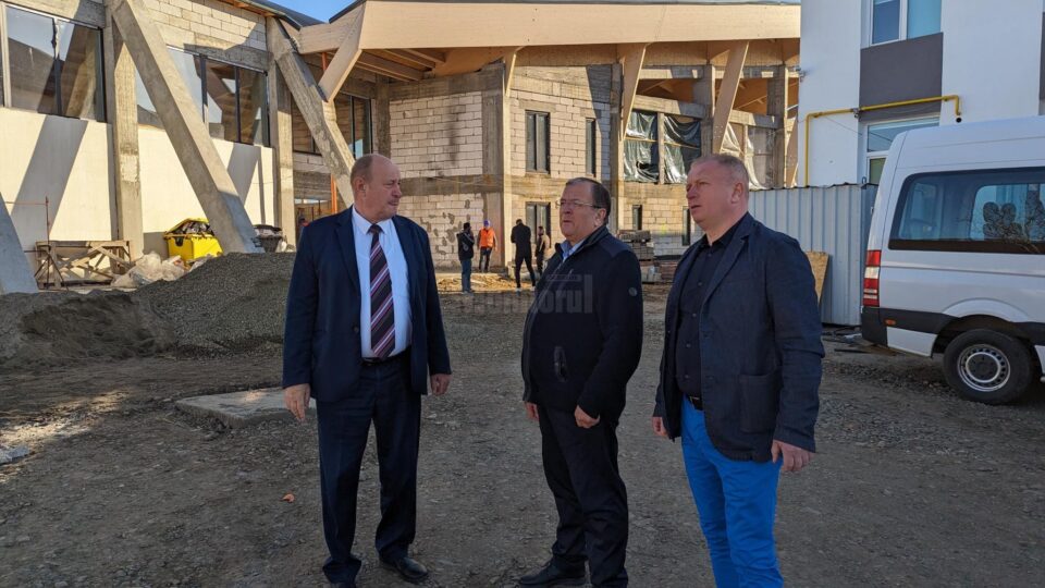 Preșdintele CJ Suceava, Gheorghe Flutur, a verificat șantierele din comuna Șcheia