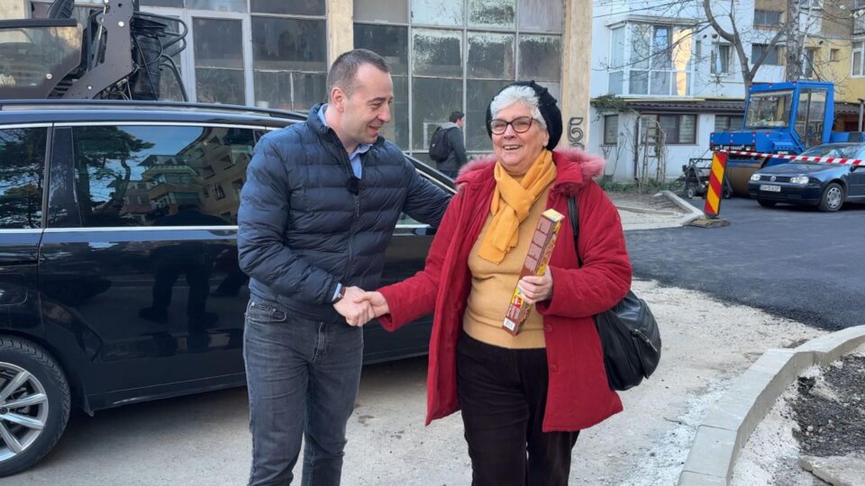 Lucian Harșovschi a discutat și cu locuitorii din zonă, întrebându-i dacă este ceva care îi nemulțumește și ce ar mai trebui făcut
