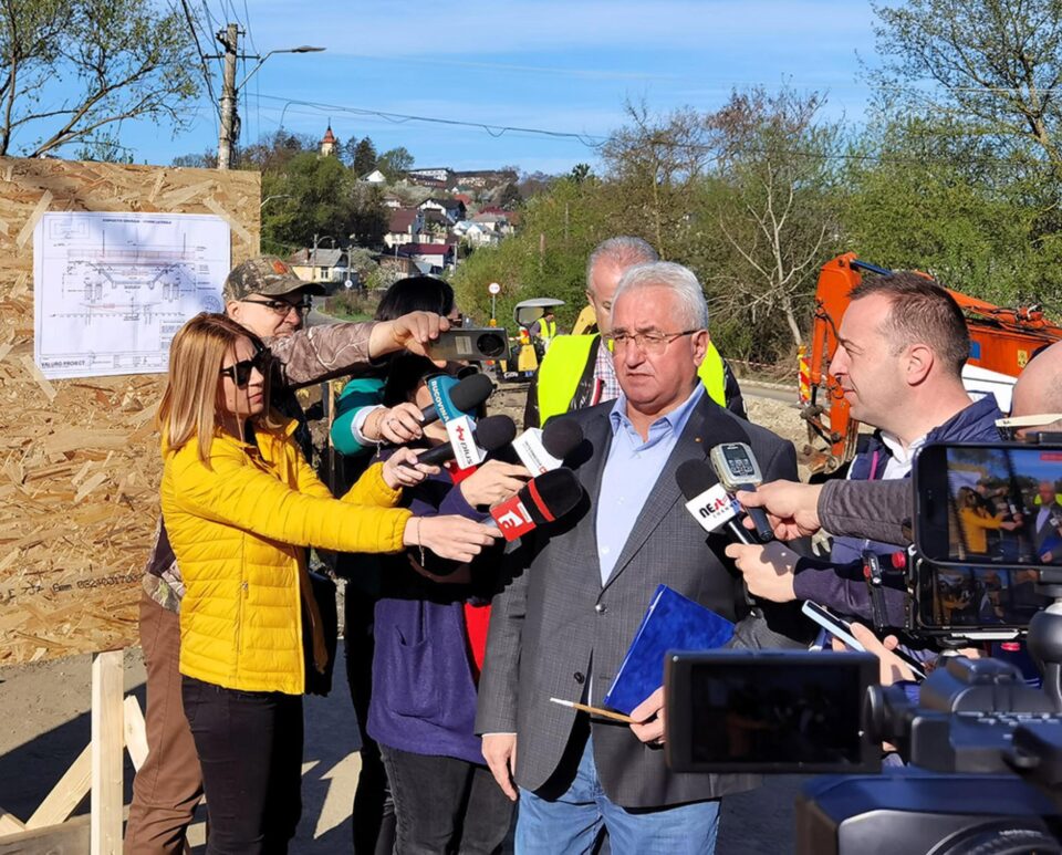 Primarul Ion Lungu a vorbit despre zvonurile lansate pe piață referitoare la candidatura sa din partea altor partide Primarul Ion Lungu a vorbit despre zvonurile lansate pe piață referitoare la candidatura sa din partea altor partide