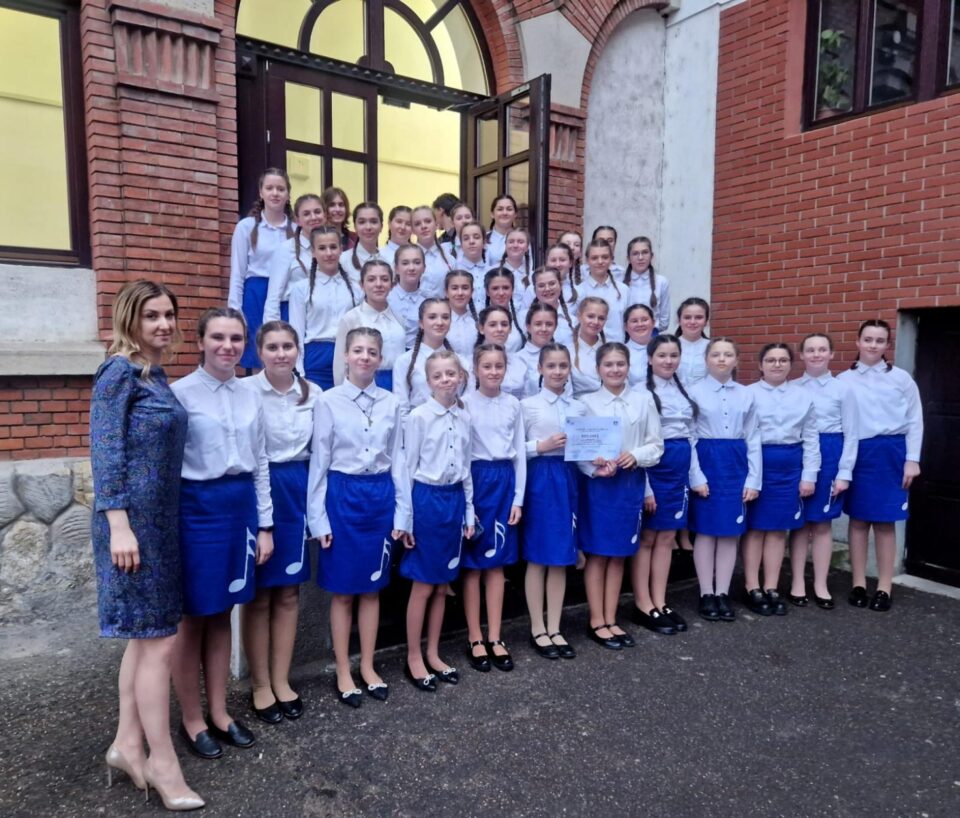 Corul Armonia al Școlii Gimnaziale „Ioan Ciurea” Fălticeni