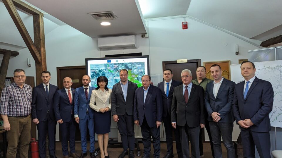 Președinții consiliilor județene Suceava și Botoșani au semnat contractul pentru drumul expres de mare viteză dintre cele două municipii