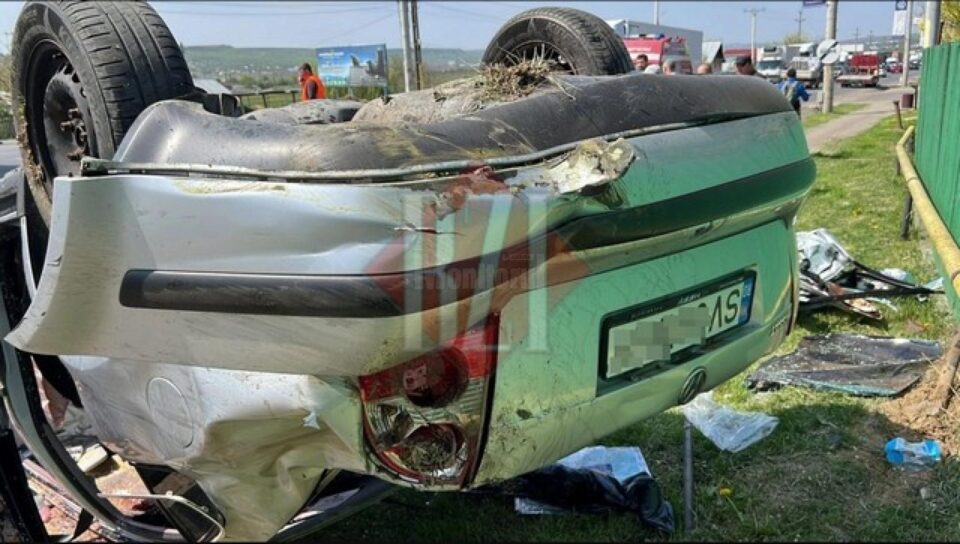 Mașina de Suceava implicată în accident