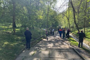 Acțiune de igienizare în Parcul Șipote, inițiată de Primăria Suceava împreună cu Direcția Silvică Suceava