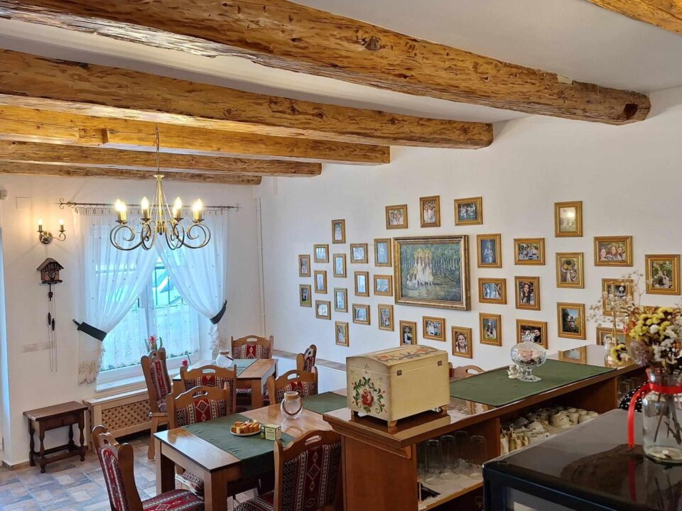 În centrul Rădăuțiului s-a deschis Ceainăria „Regatul Sânzienelor”, un „tărâm” al aromelor și al poveștilor