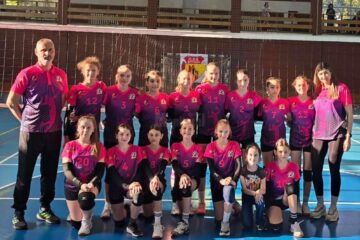 Echipa de volei fete Under 13 a ACS Kinder a avansat până la turneul semifinal