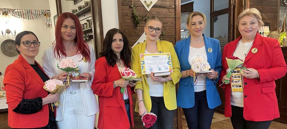 Eleve premiate la Concursul Abordări transcurriculare în nursing