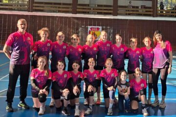 Echipa de volei fete Under 13 a ACS Kinder a avansat până la turneul semifinal