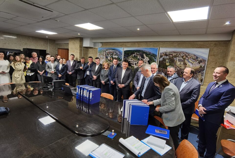 Lucian Harșovschi și echipa sa au depus primii candidaturile pentru funcția de primar al Sucevei, dar și pentru Consiliul Local
