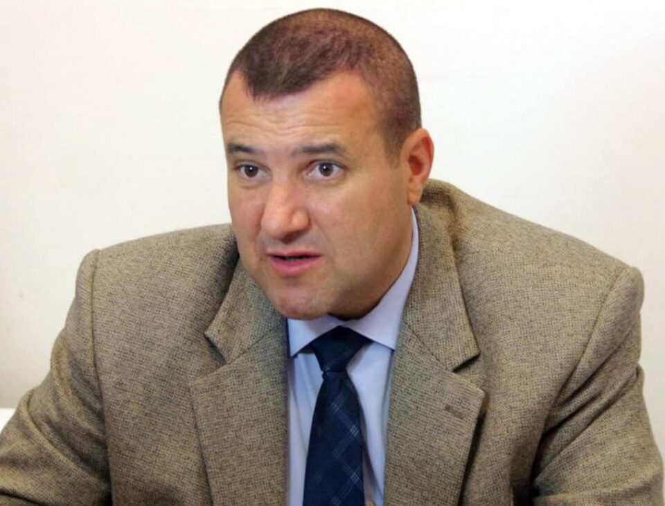 Comisarul-șef Radu Obreja, fostul șef al Serviciului Permise și Înmatriculări Suceava Comisarul-șef Radu Obreja, fostul șef al Serviciului Permise și Înmatriculări Suceava