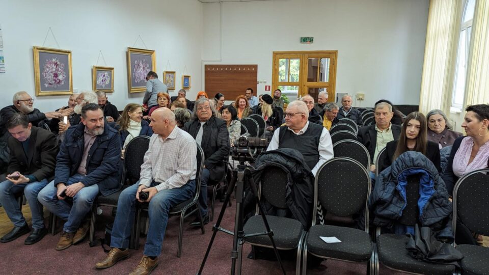 Albumul „Puterea artei”, semnat de Dan Șarpe, a fost lansat la Biblioteca Bucovinei „I. G. Sbiera”