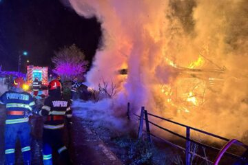 Adăpost de animale, incendiat intenționat în plină noapte