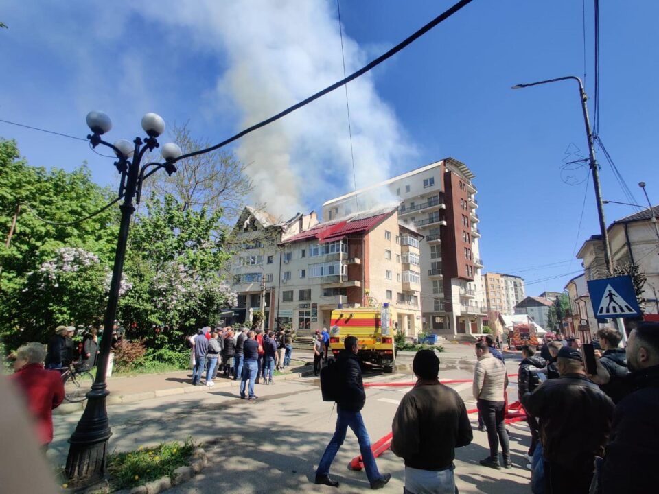 Incendiu bloc Rădăuți