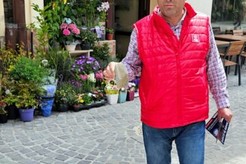 Gheorghe Apetrii a criticat soluția acoperirii cu piatră cubică a străzii Luceafărului din municipiul Vatra Dornei