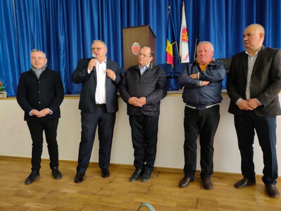Candidatul PNL pentru Primăria Mitocu Dragomirnei, Radu Airoaie, este susținut de Gheorghe Flutur și Ioan Balan pentru câștigarea alegerilor