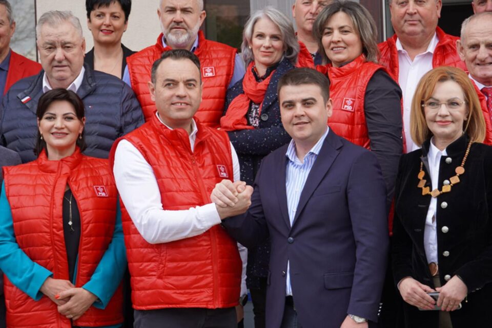 Gheorghe Șoldan a fost prezent la depunerea candidaturii pentru un nou mandat a primarului PSD din Poiana Stampei Viluț Mezdrea Gheorghe Șoldan a fost prezent la depunerea candidaturii pentru un nou mandat a primarului PSD din Poiana Stampei Viluț Mezdrea