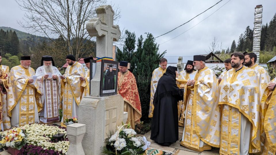 Liturghie arhierească, pricesne și bucurii duhovnicești, la hramul Mănăstirii Voroneț