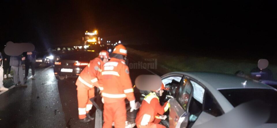Un șofer nu s-a asigurat la intrarea pe E85, iar mașina i-a fost lovită puternic de un alt autovehicul