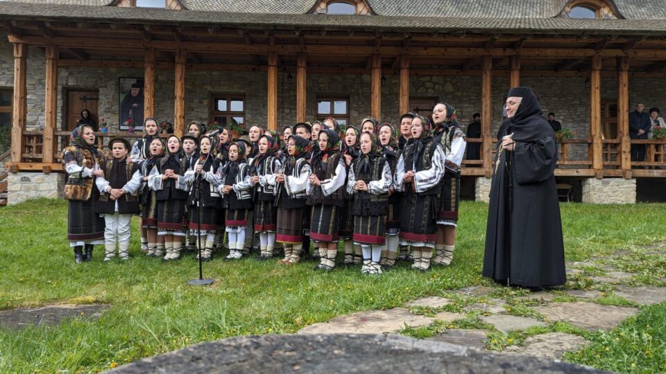 Liturghie arhierească, pricesne și bucurii duhovnicești, la hramul Mănăstirii Voroneț