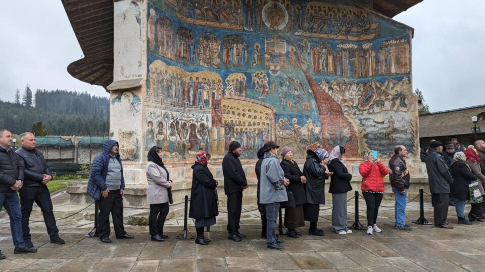 Liturghie arhierească, pricesne și bucurii duhovnicești, la hramul Mănăstirii Voroneț