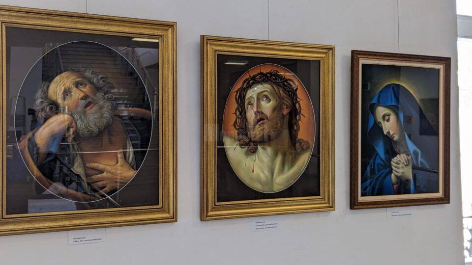 În Foaierul Muzeului de Istorie Suceava a avut loc miercuri, 24 aprilie 2024, vernisajul expoziției de pictură „Ecouri”
