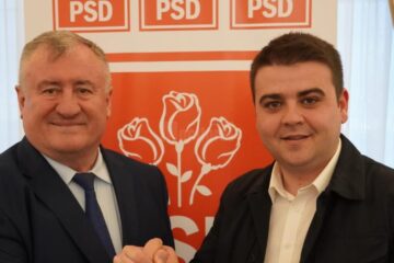 Deputatul Gheorghe Șoldan și primarul din Cornu Luncii, Gheorghe Fron