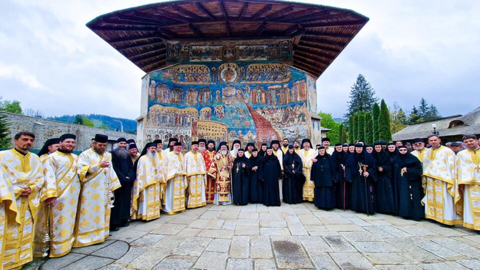 Hramul istoric al Mănăstirii Voroneț sărbătorit prin Liturghie arhierească Hramul istoric al Mănăstirii Voroneț sărbătorit prin Liturghie arhierească