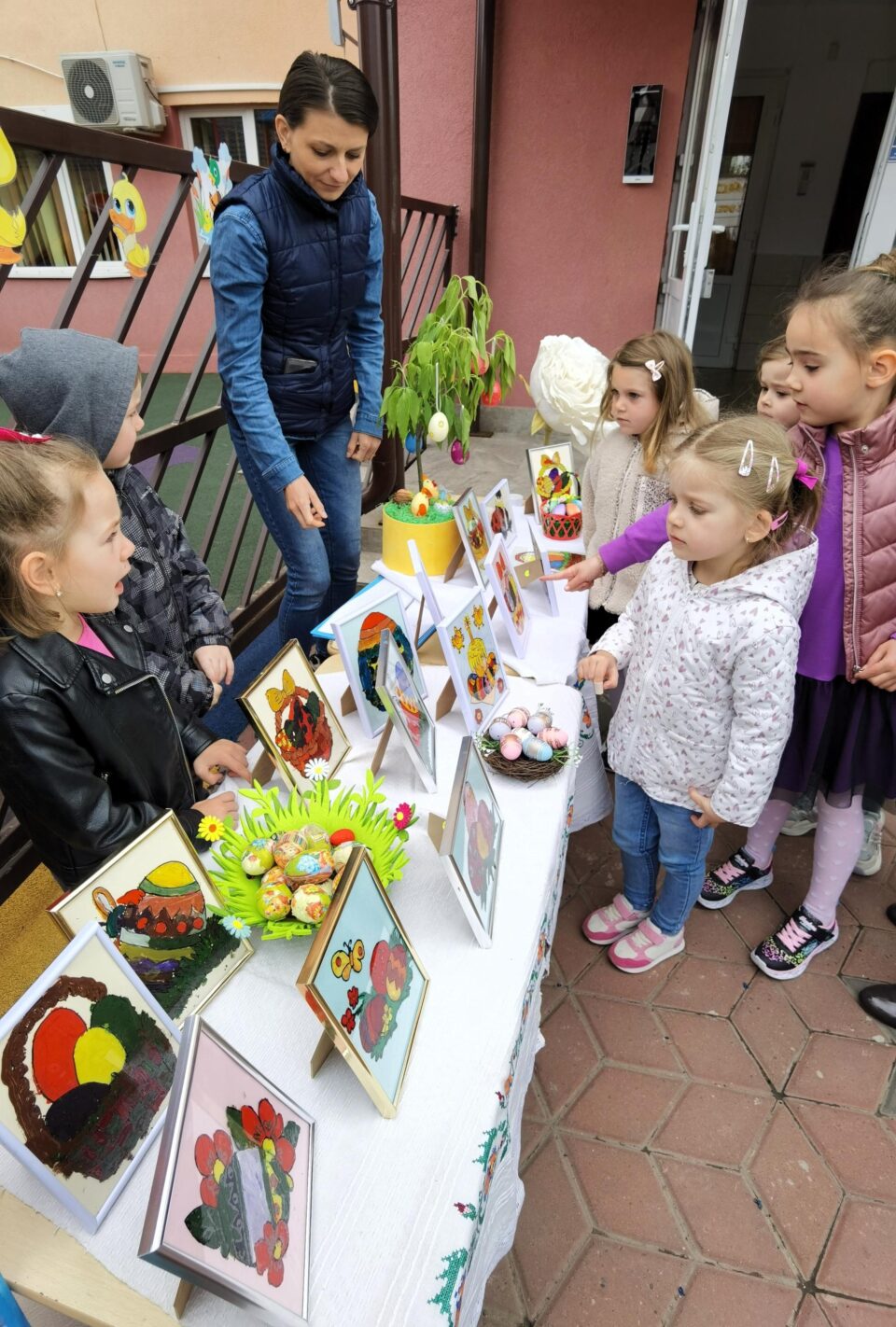 „De la mânuța mea, la inima ta” - targ de caritate cu icoane și picturi, la Grădinița cu Program Normal Obcini, ediția a II-a