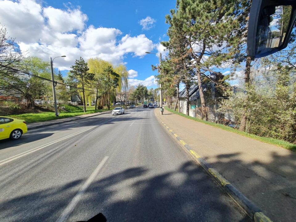 Portiunea de pe Calea Unirii pe care au fost efectuate teste de rugozitate și pe care sunt montate benzi rezonatoare, pentru reducerea vitezei