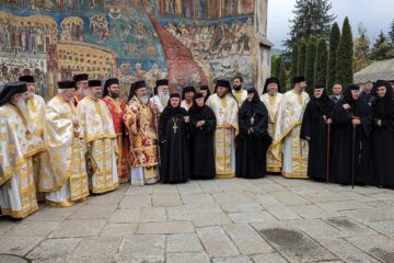 Liturghie arhierească, pricesne și bucurii duhovnicești, la hramul Mănăstirii Voroneț