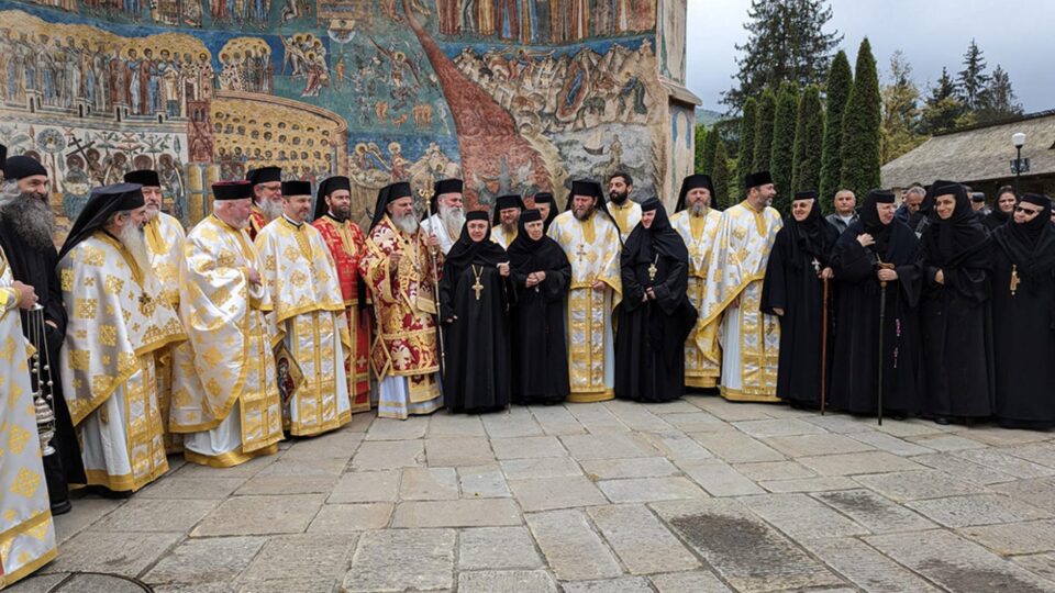 Liturghie arhierească, pricesne și bucurii duhovnicești, la hramul Mănăstirii Voroneț