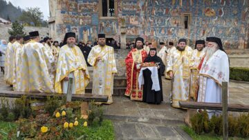 Liturghie arhierească, pricesne și bucurii duhovnicești, la hramul Mănăstirii Voroneț