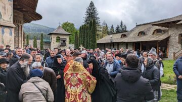 Liturghie arhierească, pricesne și bucurii duhovnicești, la hramul Mănăstirii Voroneț