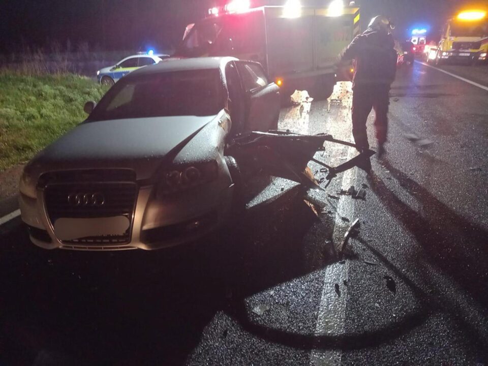 Un șofer nu s-a asigurat la intrarea pe E85, iar mașina i-a fost lovită puternic de un alt autovehicul