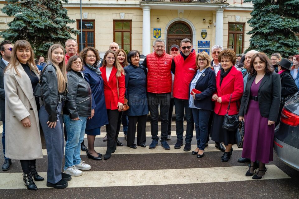 Demonstrație de forță la depunerea candidaturii lui Traian Andronachi pentru Primăria Rădăuți