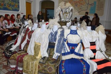 Costumele populare, documente vii care au dăinuit peste veacuri