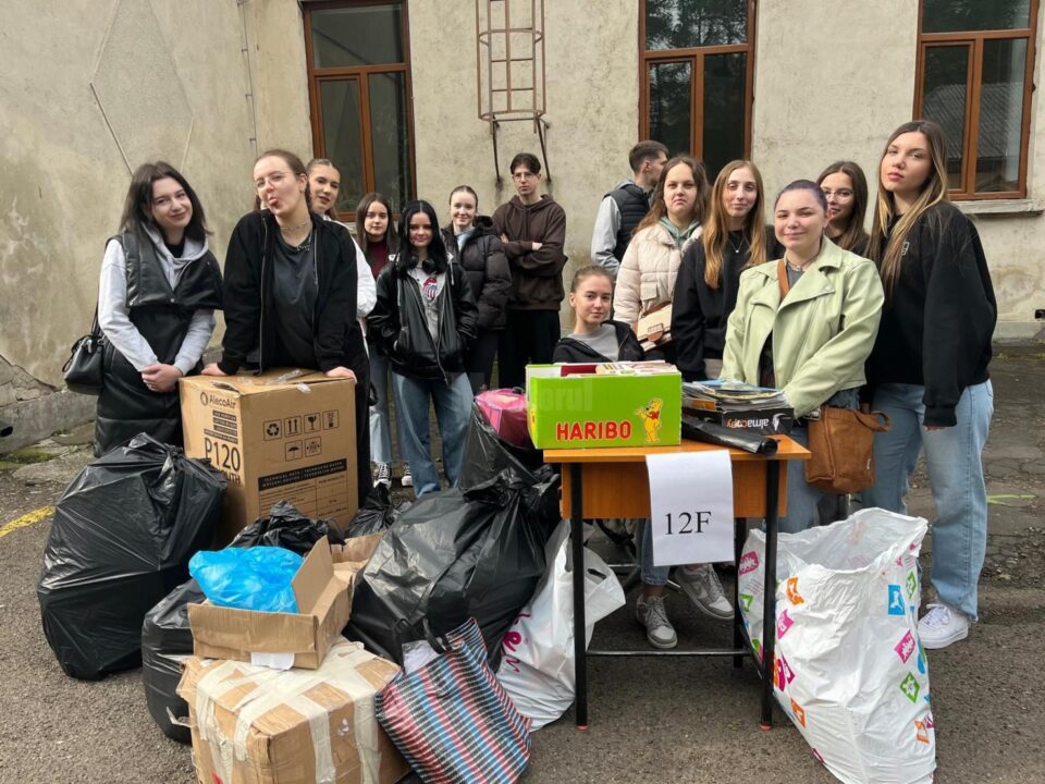 Deșeuri adunate și reciclate de elevii liceului
