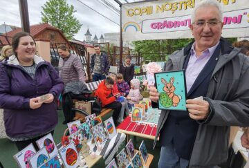 Primarul Sucevei, Ion Lungu, cu achiziția făcută la târgul de caritate de la GPN Obcini