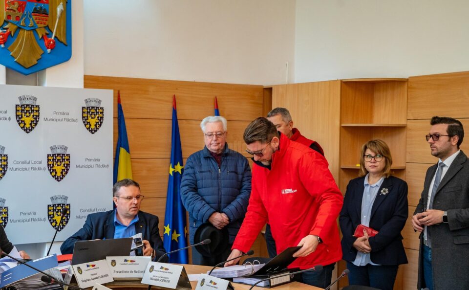 Demonstrație de forță la depunerea candidaturii lui Traian Andronachi pentru Primăria Rădăuți