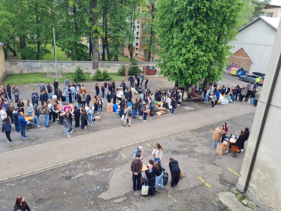 Deșeuri adunate și reciclate de elevii liceului
