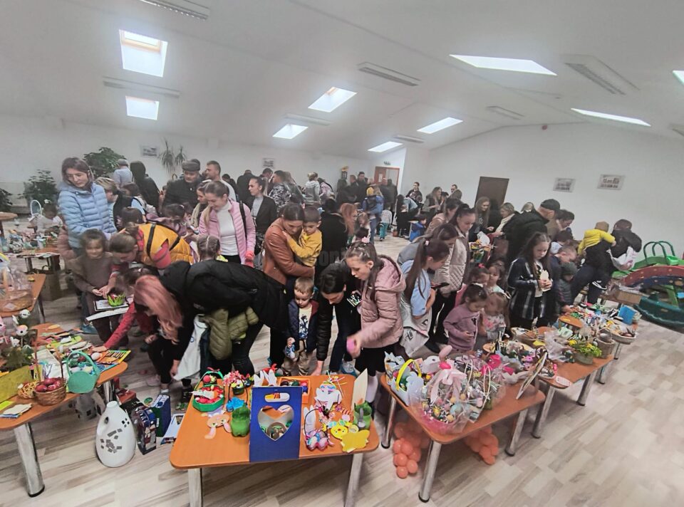 Expoziție cu vânzare în scop umanitar, la Grădinița „Prichindel” Suceava