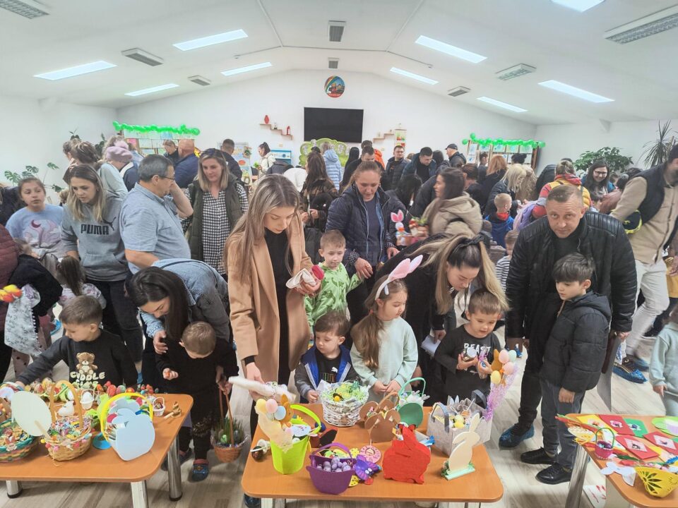 Expoziție cu vânzare în scop umanitar, la Grădinița „Prichindel” Suceava