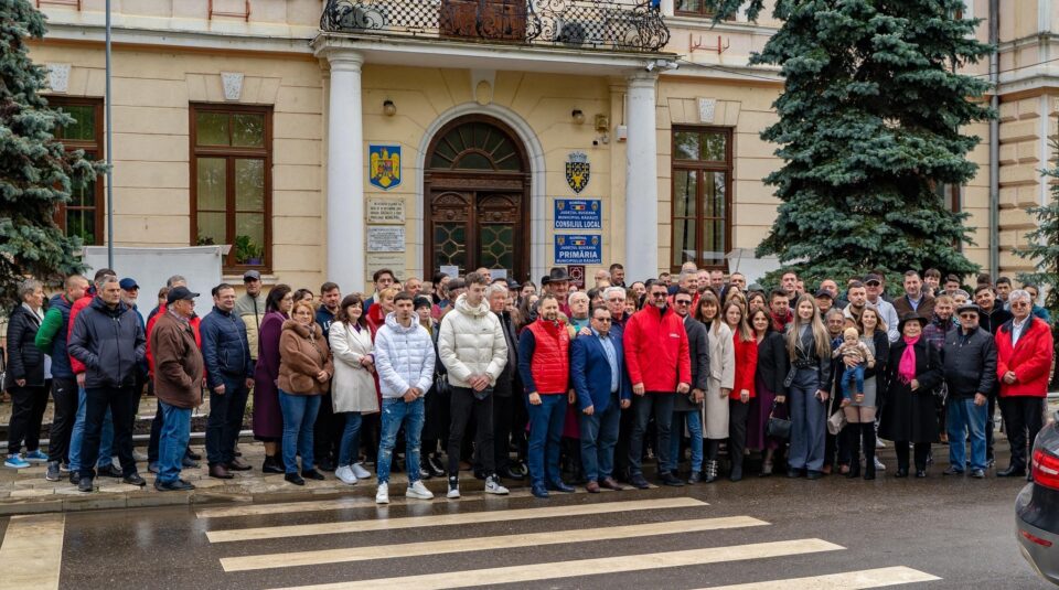 Demonstrație de forță la depunerea candidaturii lui Traian Andronachi pentru Primăria Rădăuți