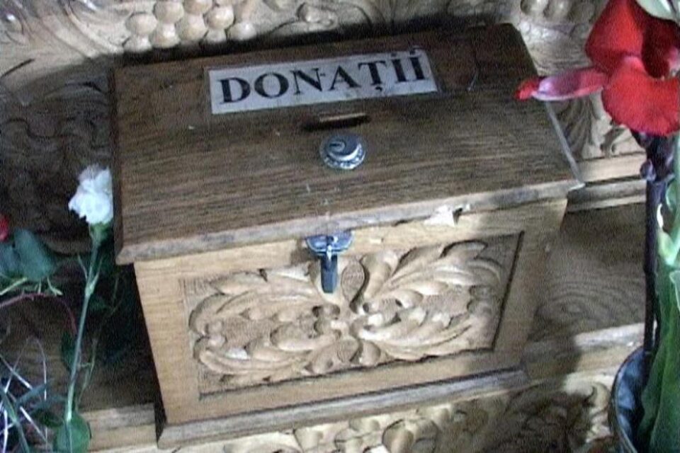 A furat cutia milei dintr-o biserică
