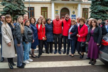 Demonstrație de forță la depunerea candidaturii lui Traian Andronachi pentru Primăria Rădăuți