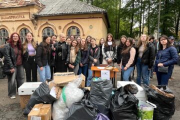 Deșeuri adunate și reciclate de elevii liceului