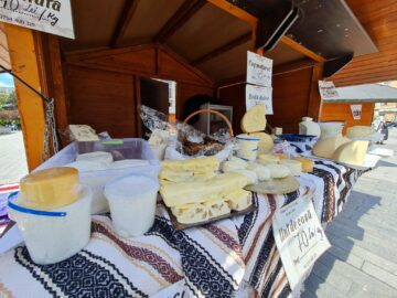 „Târgul de Paști”, deschis în centrul Sucevei, atât cu produse meșteșugărești, cât și cu bunătăți de la producători locali