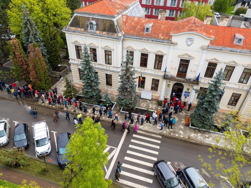 Demonstrație de forță la depunerea candidaturii lui Traian Andronachi pentru Primăria Rădăuți