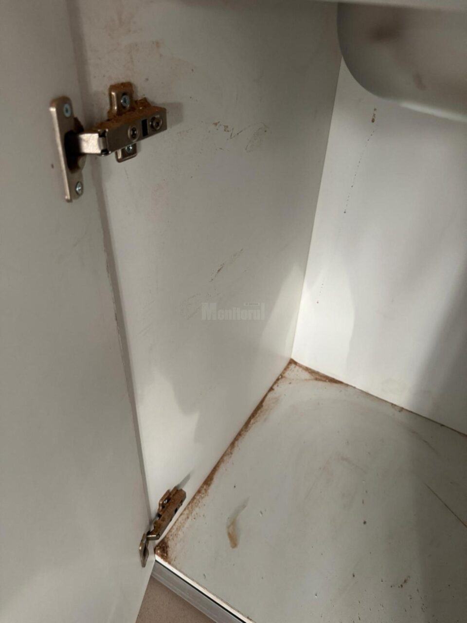 Mobilier cu probleme